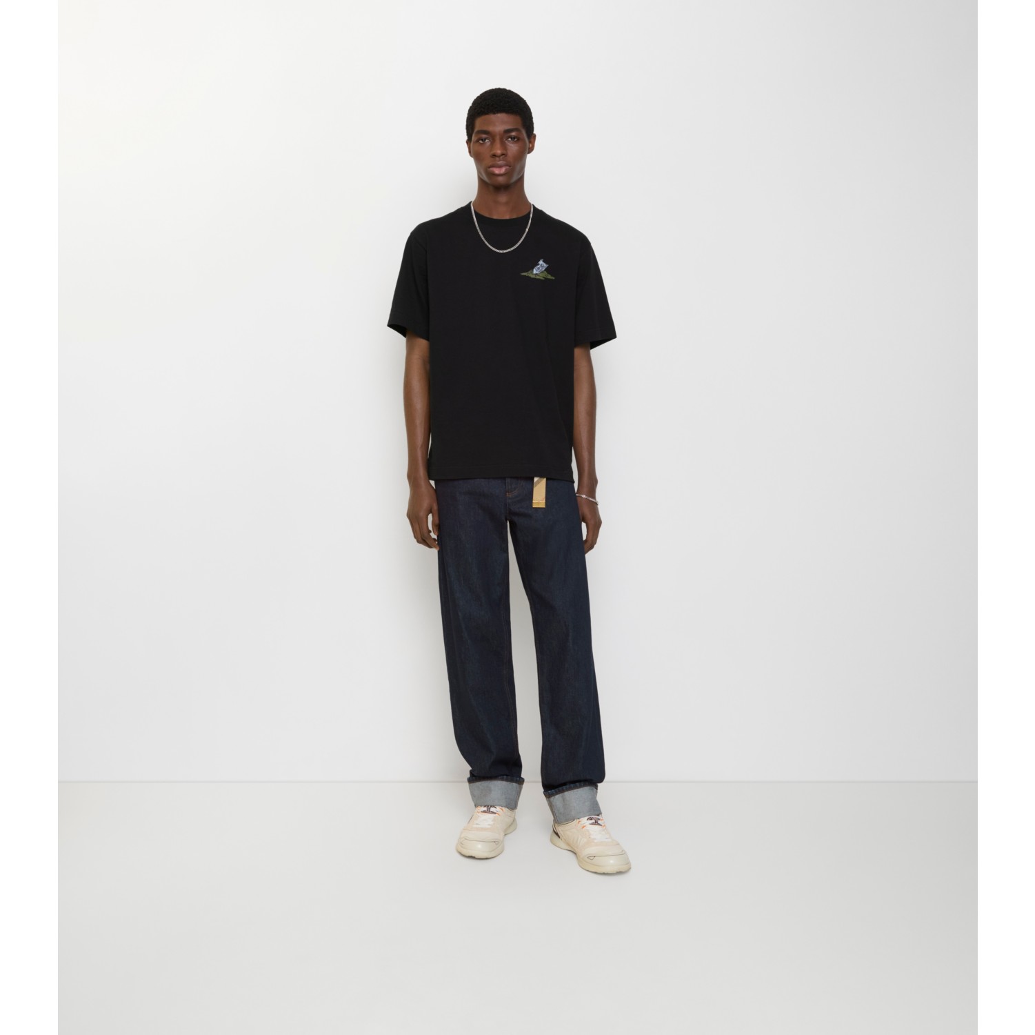 直筒剪裁翻边牛仔裤