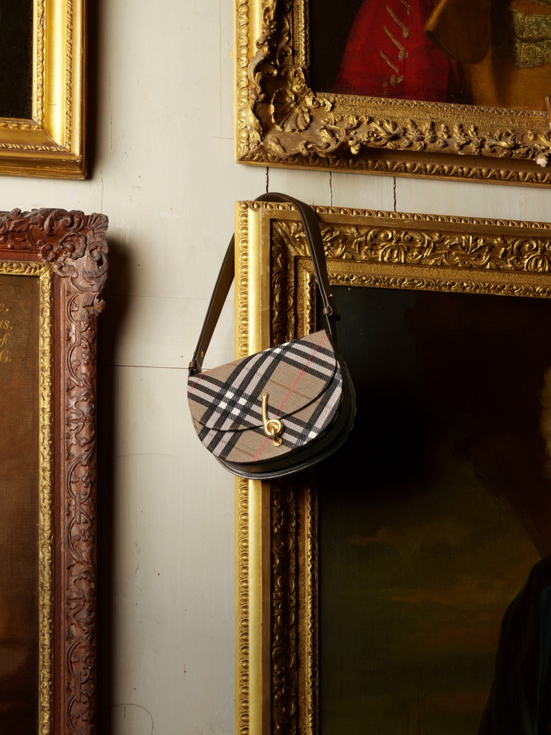 Burberry格纹Bridle包产品图