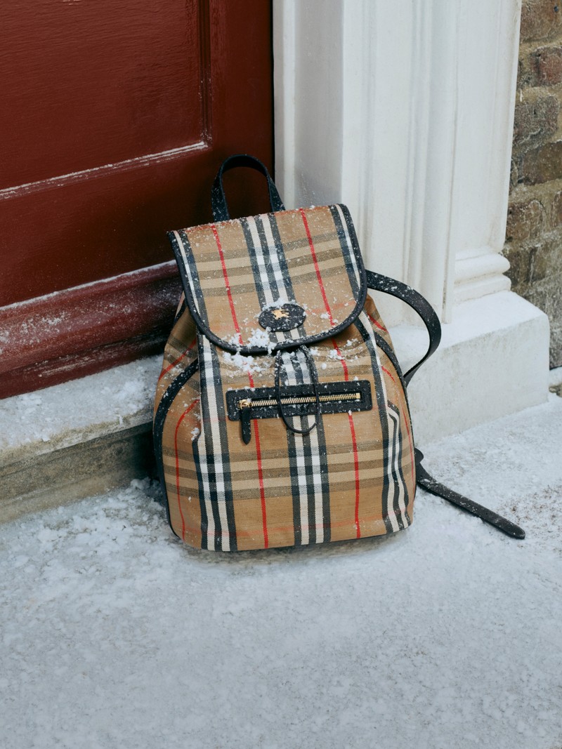 Burberry佳节宣传大片，男士Highlands双肩包出镜