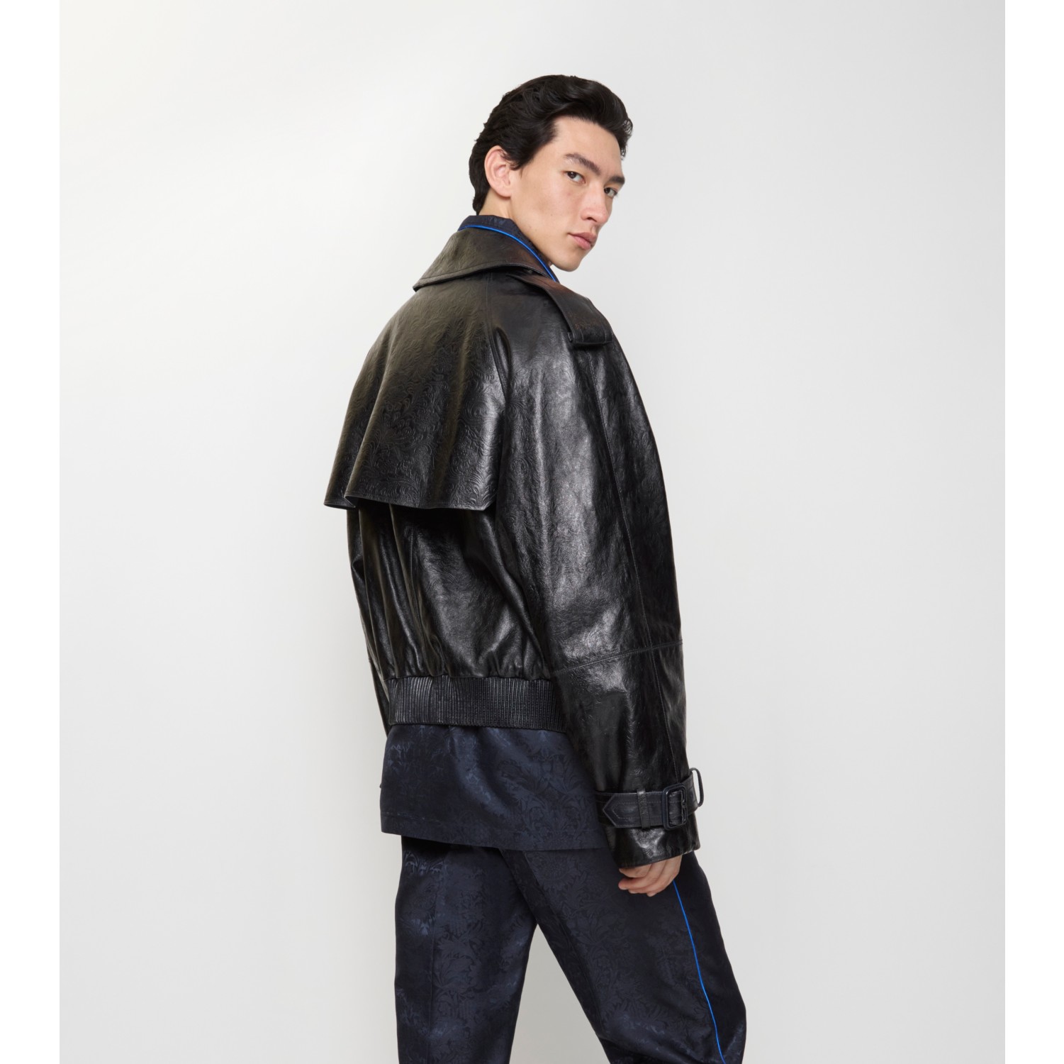 短款压花皮革 Trench 外套