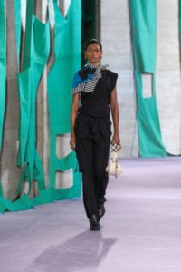 Model wearing Cotton silk poplin scarf top in black with Viscose cotton blend cargo trousers in black.