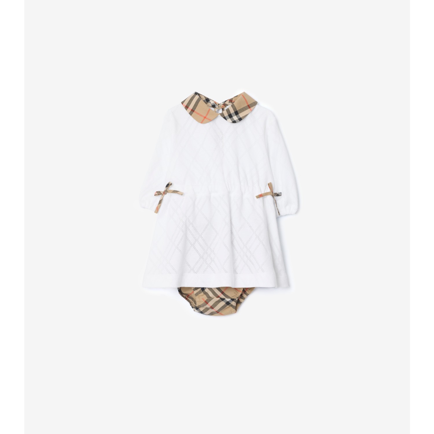 格纹棉质连衣裙搭灯笼短裤