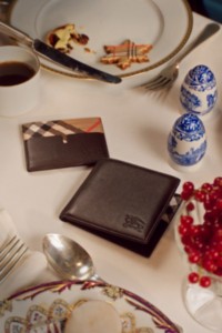 Burberry2025佳节宣传大片，格纹黄油饼干出镜 