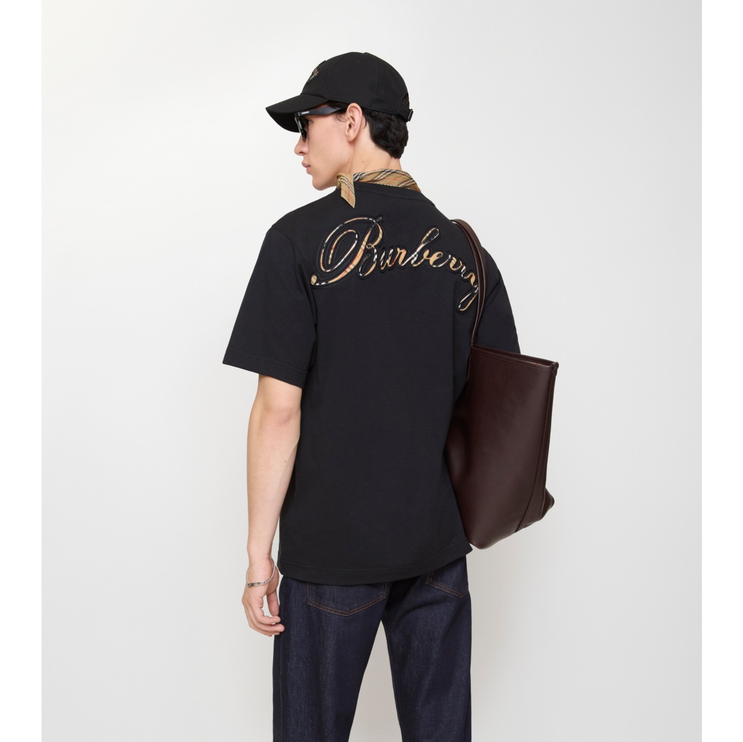 格纹草书风格徽标装饰棉质 T 恤衫