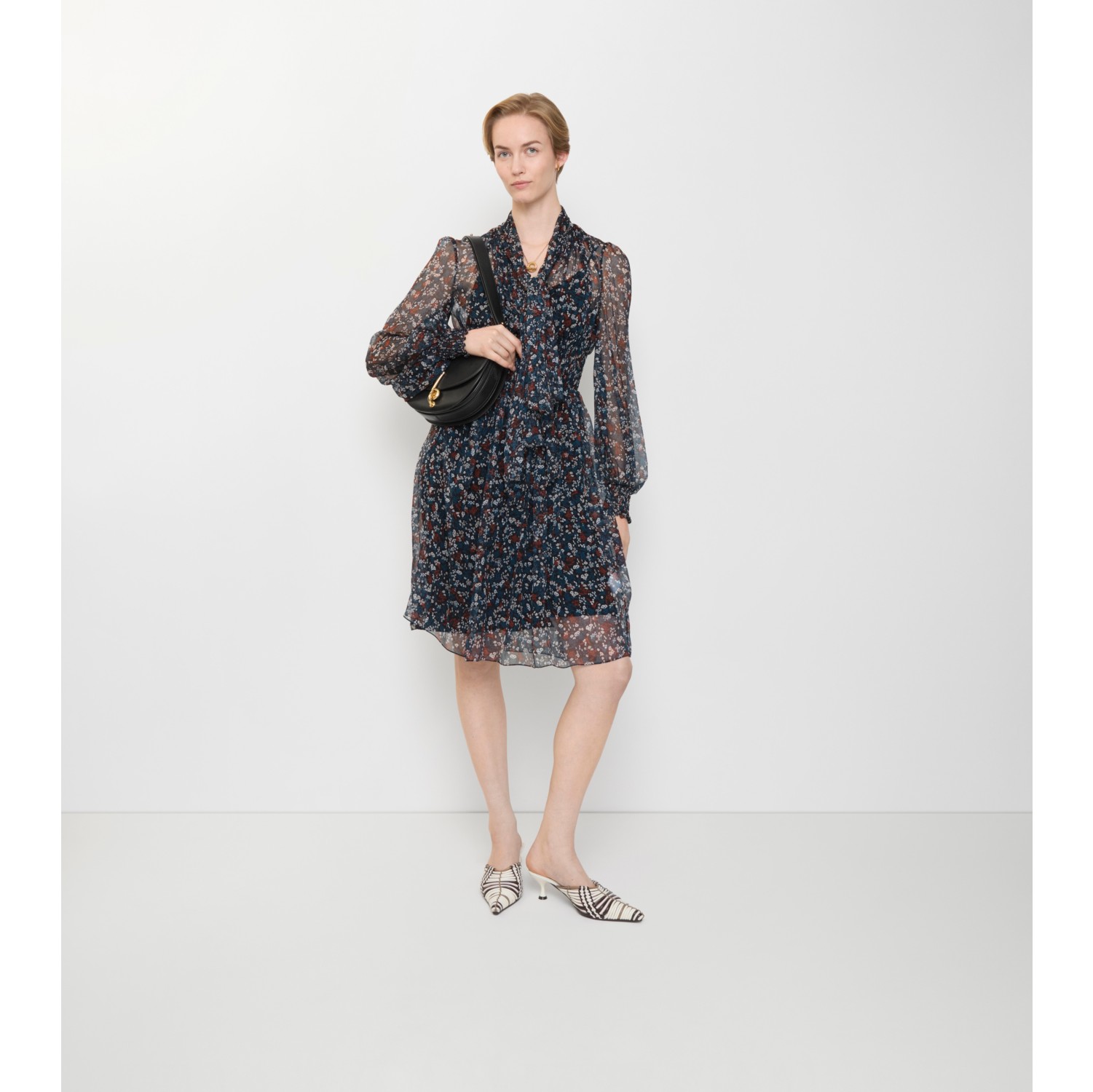 碎花印花丝质连衣裙