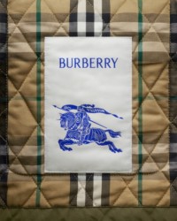 绗缝外套Burberry格纹内衬特写图