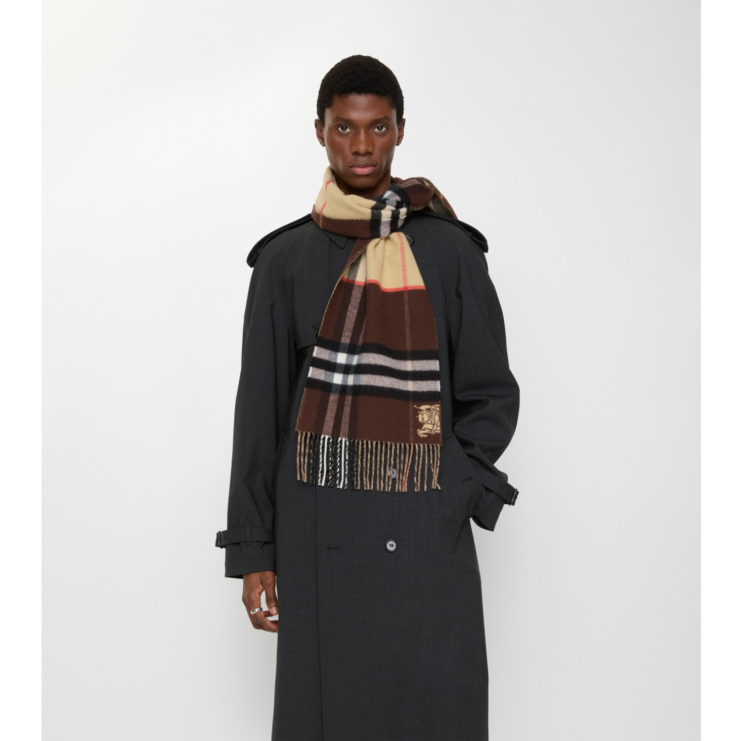 对比感格纹羊绒围巾