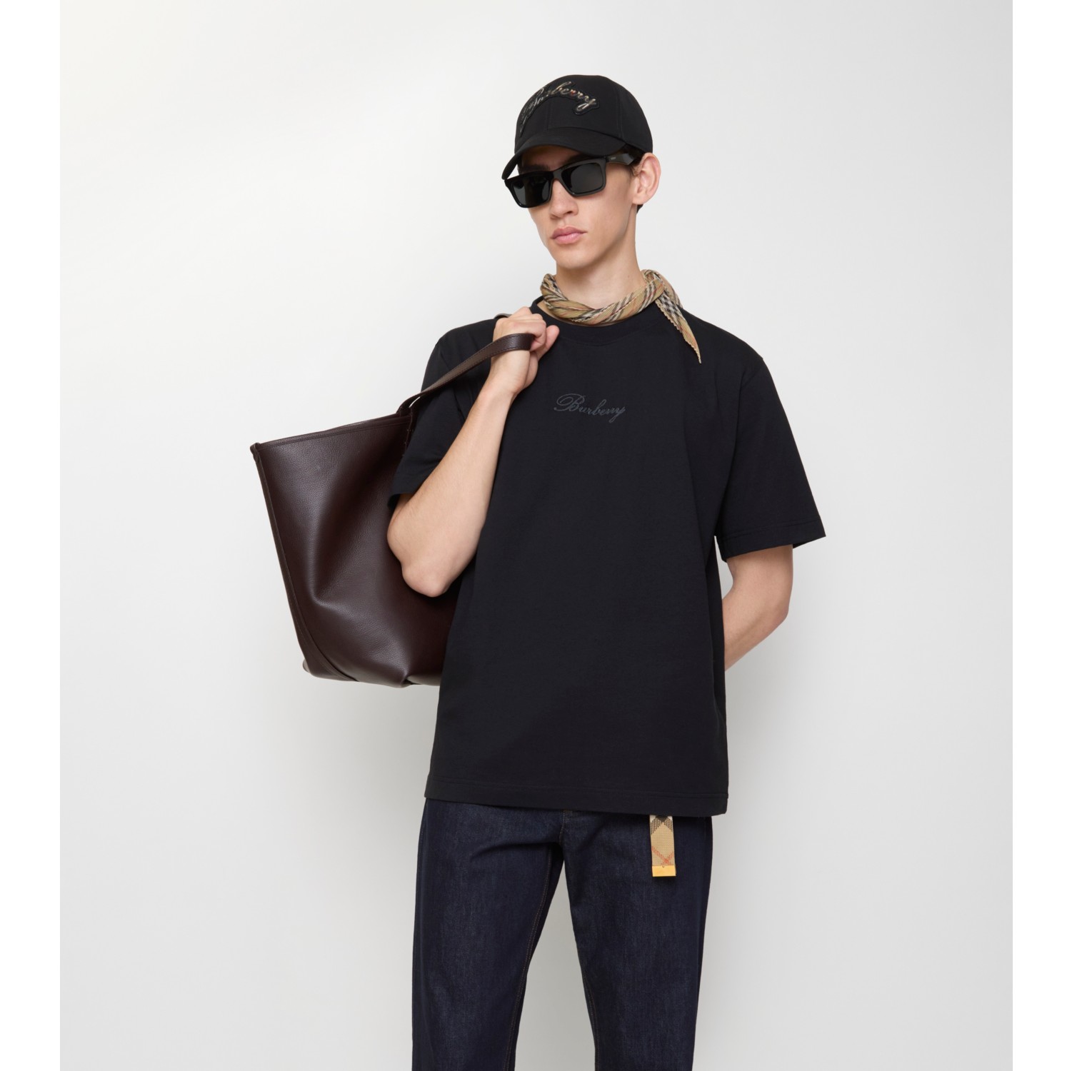 格纹草书风格徽标装饰棉质 T 恤衫