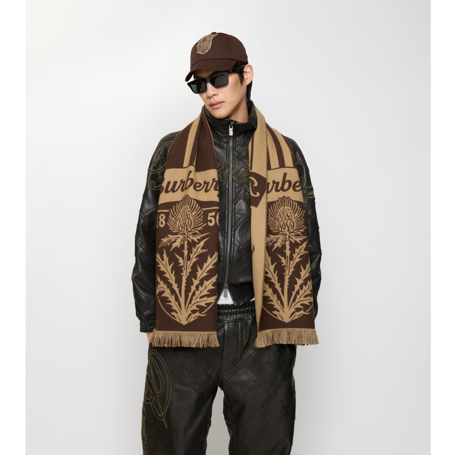 蓟花盾牌图案羊毛围巾