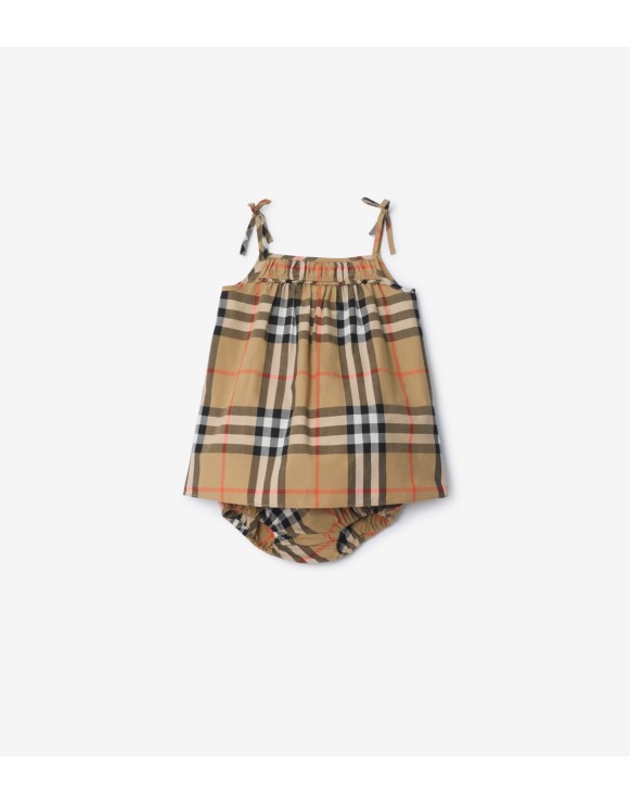 格纹棉质连衣裙搭灯笼短裤