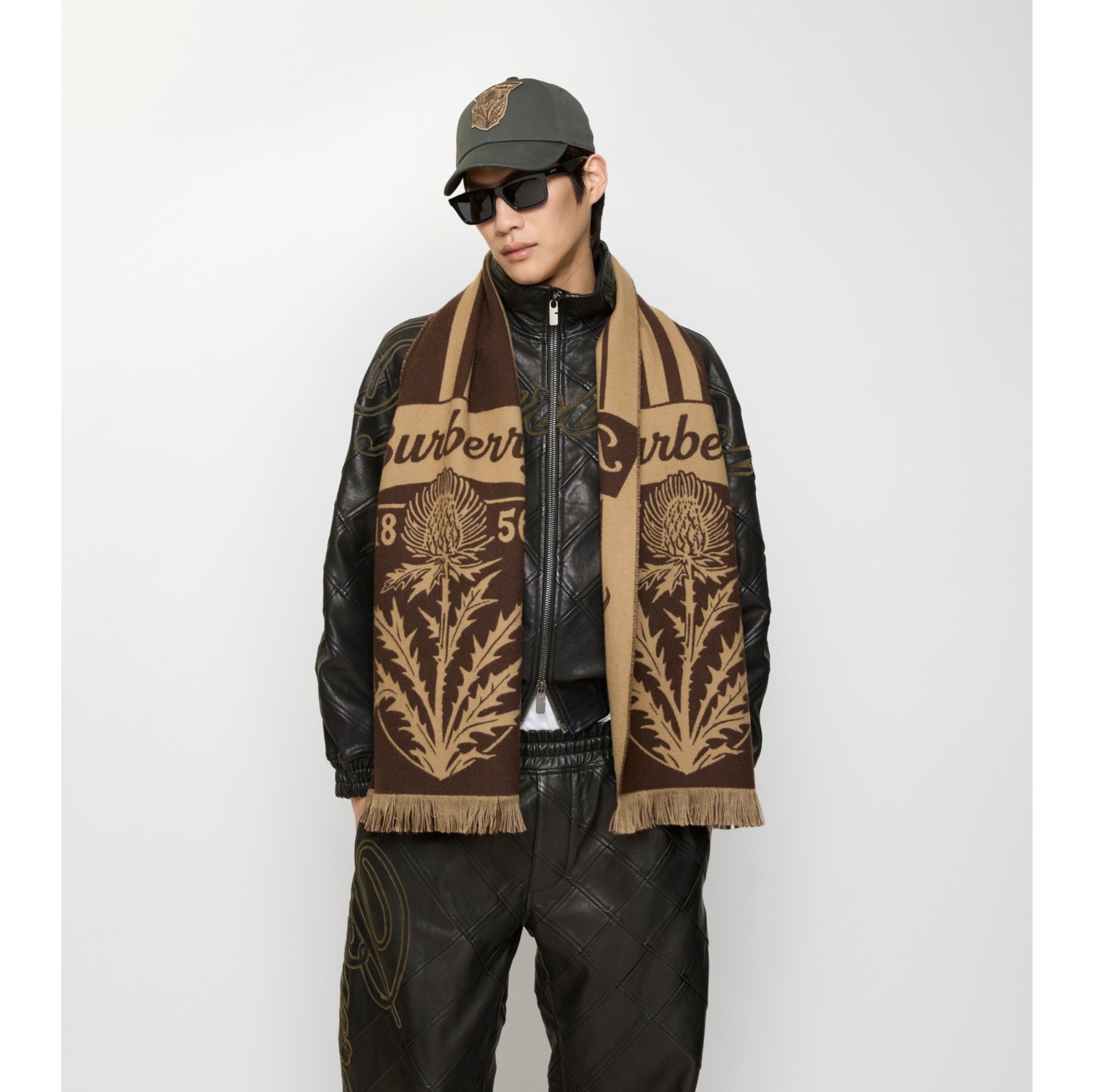 蓟花盾牌图案羊毛围巾