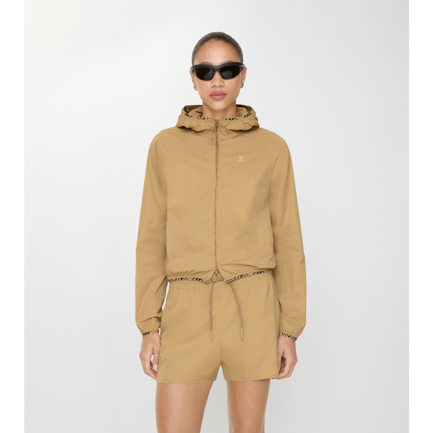 弹力尼龙连帽外套