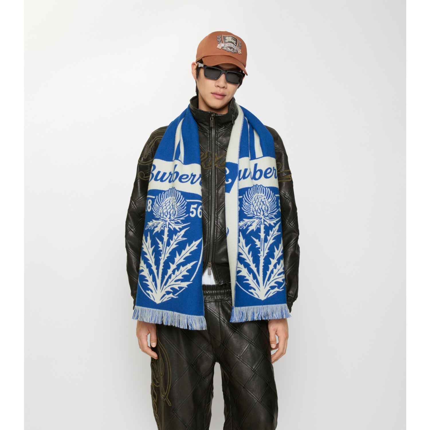 蓟花盾牌图案羊毛围巾