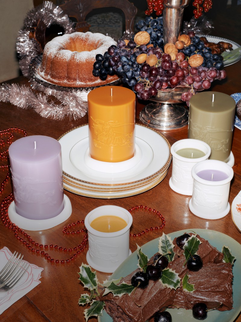 Burberry佳节宣传大片，Burberry香氛蜡烛、节日甜品和装饰出镜