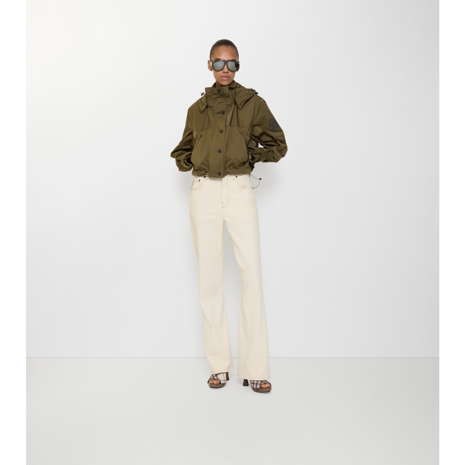 微喇设计高腰牛仔裤