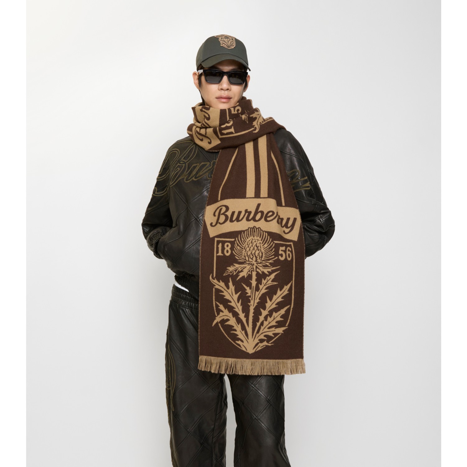 蓟花盾牌图案羊毛围巾