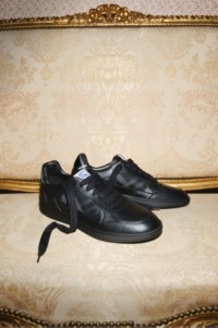 Burberry2025冬季宣传大片，男士黑色Terrace运动鞋出镜
