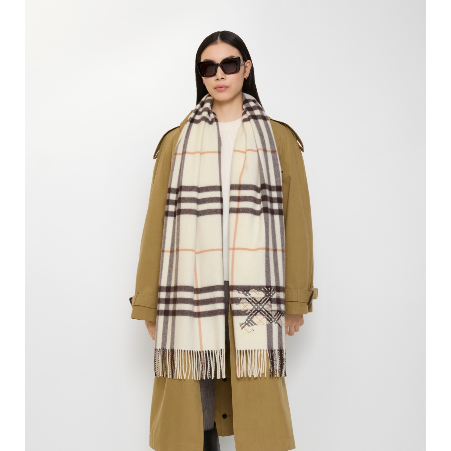 宽版十字绣马术骑士徽标格纹羊绒围巾