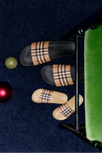 Burberry2025冬季宣传大片，男士黑色Terrace运动鞋出镜