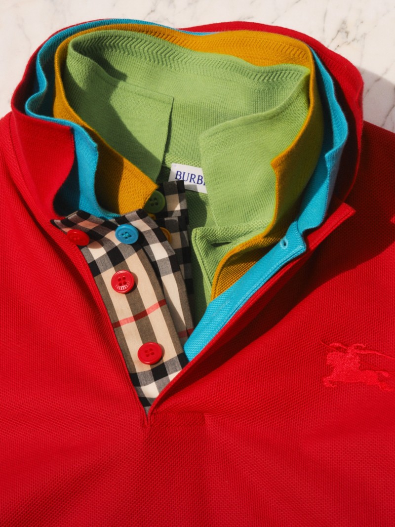 Burberry格纹衣领Polo衫特写图