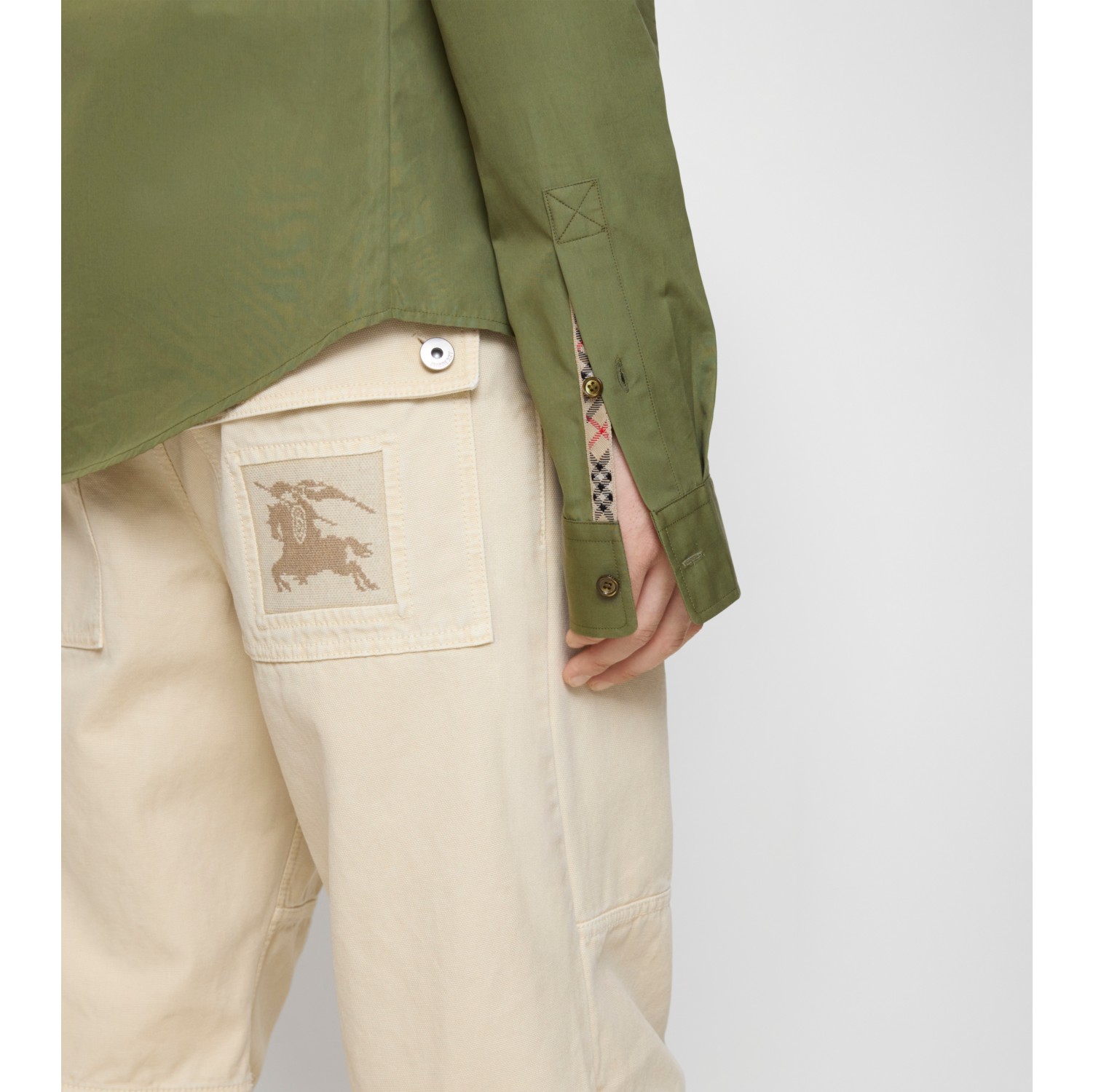 常规版型棉府绸衬衫