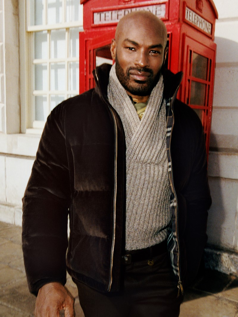 模特Tyson Beckford身穿丁香棕灯芯绒Snowdon羽绒服