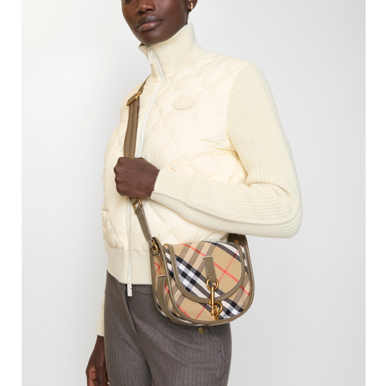 迷你 B 字型卡扣信使包