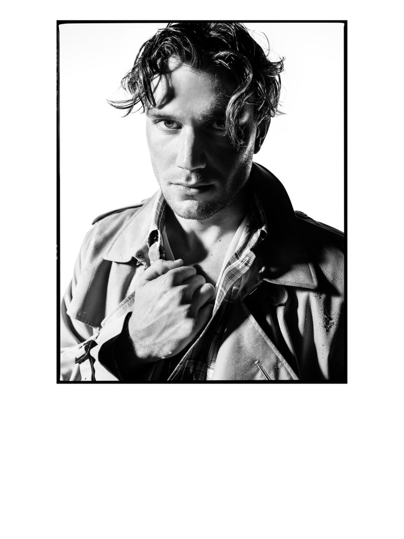 网球运动员Jack Draper身穿Burberry肯辛顿版型风衣