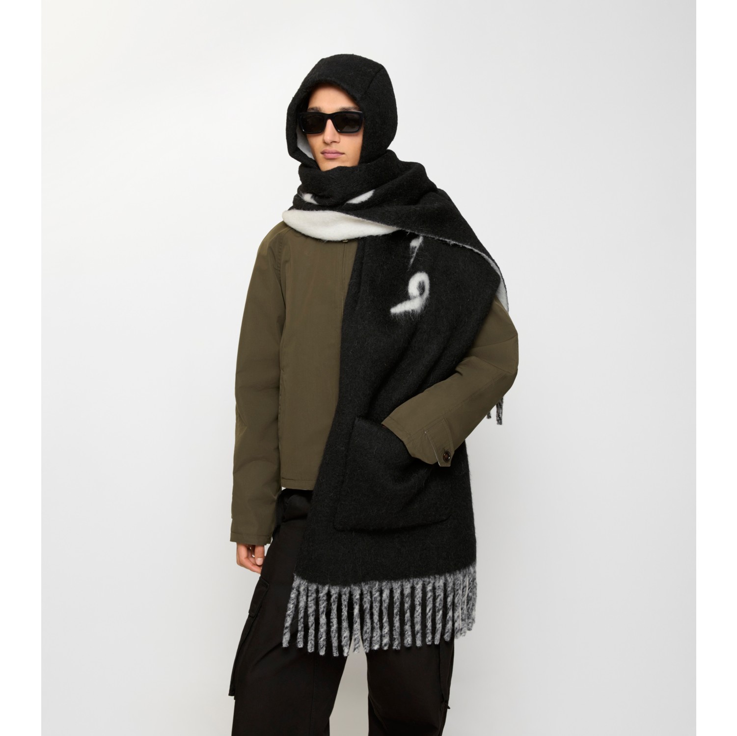 品牌徽标羊驼毛混纺连帽围巾