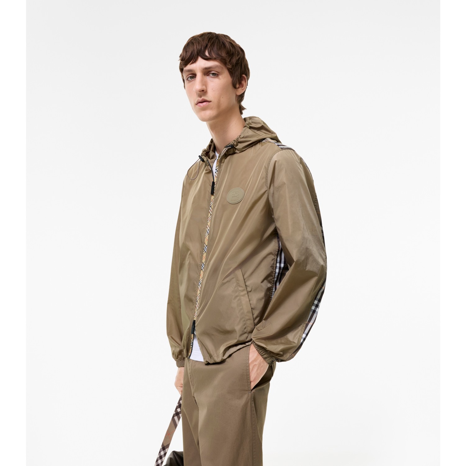 格纹饰边尼龙连帽外套