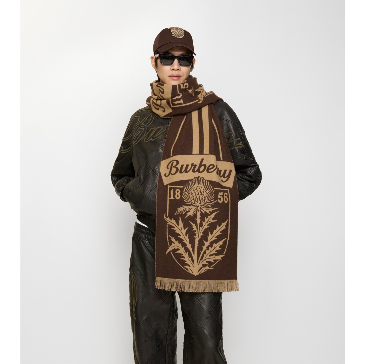 蓟花盾牌图案羊毛围巾