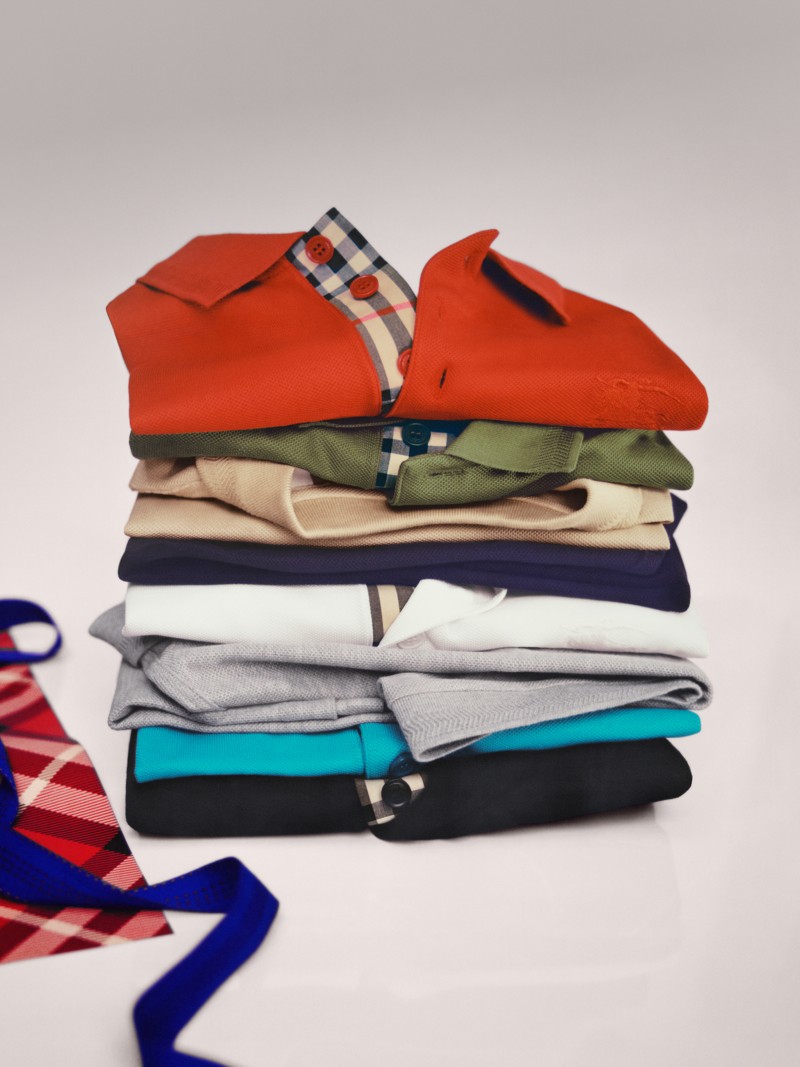 Burberry佳节宣传大片，全配色男士Eddie Polo衫出镜，配以佳节礼品包装