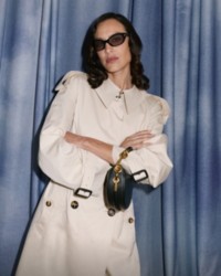 Alexa Chung出席Burberry2026夏季时装秀