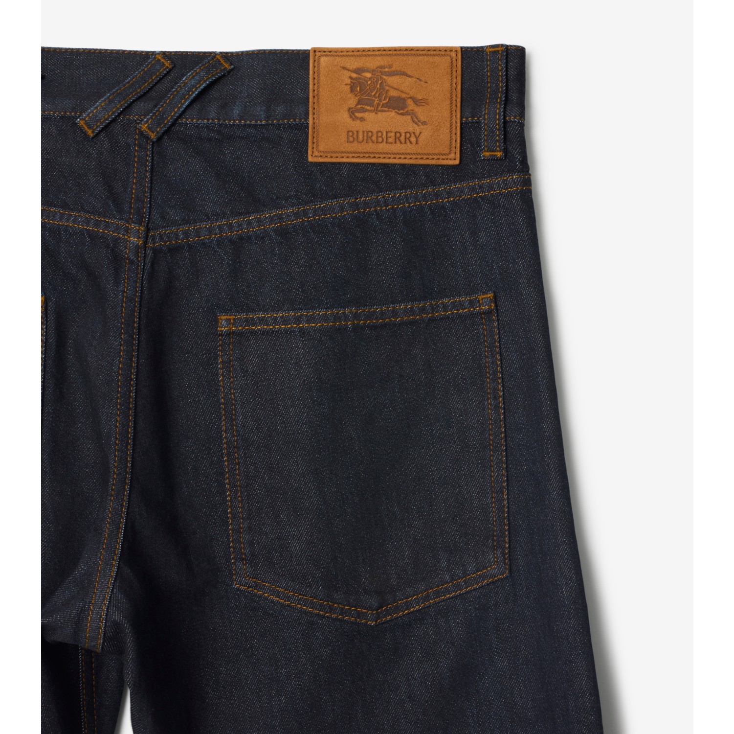 直筒剪裁翻边牛仔裤