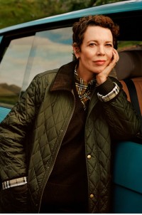 Olivia Colman身穿绗缝尼龙绗缝谷仓夹克 